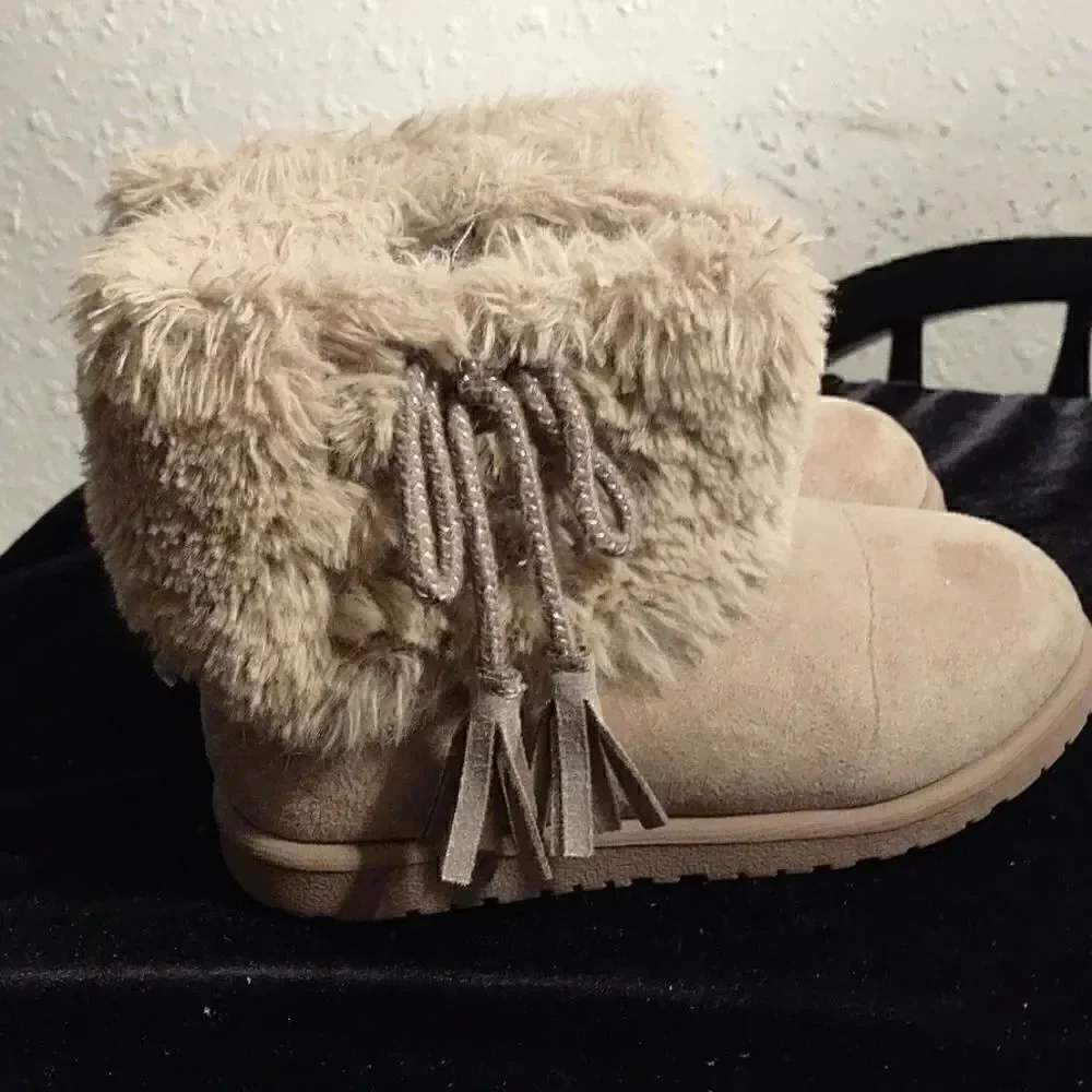 Magellan Outdoors Gray Faux Fur & Suede Boots